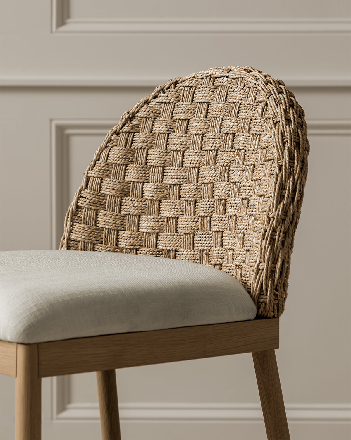 Close up of Molly chair rattan backseat and white cushion with a solid oak frame from Vendixs