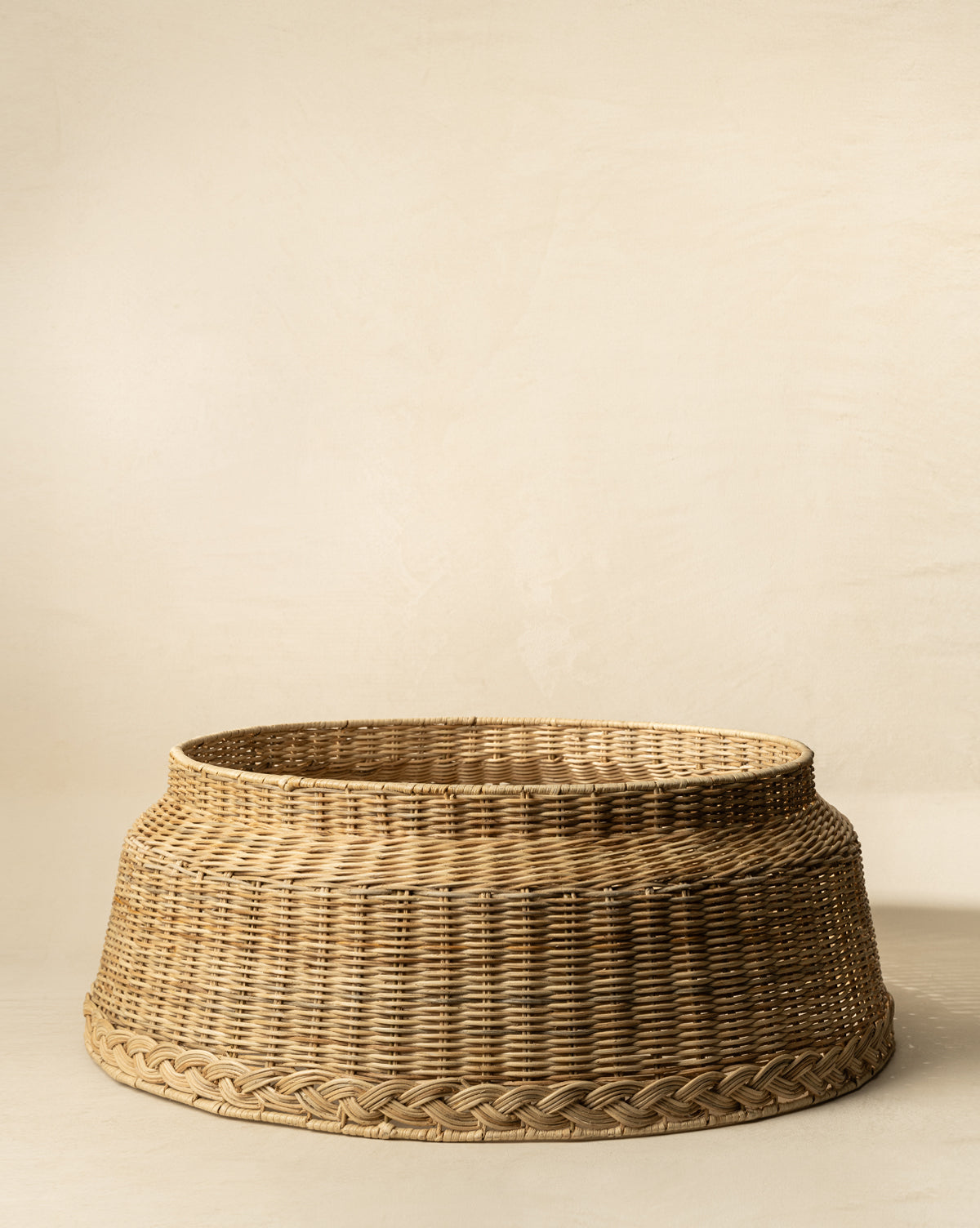 Displayed against a neutral beige background, by Vendixs