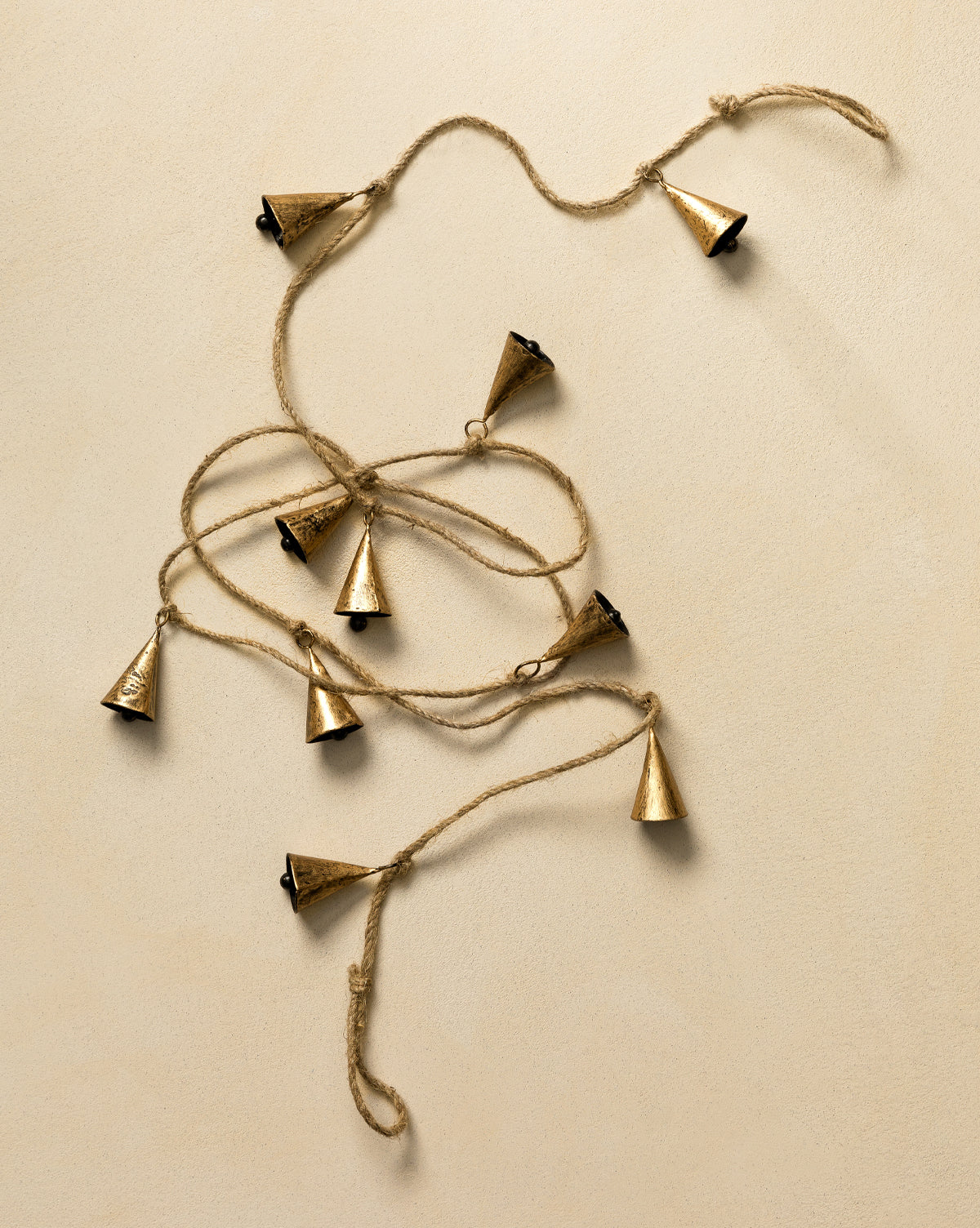 Vendixs faux garland with pinecones for holiday decor
