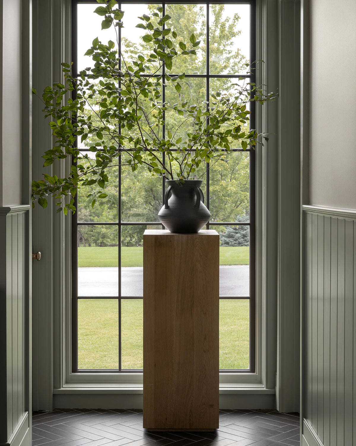 Marlow Pedestal